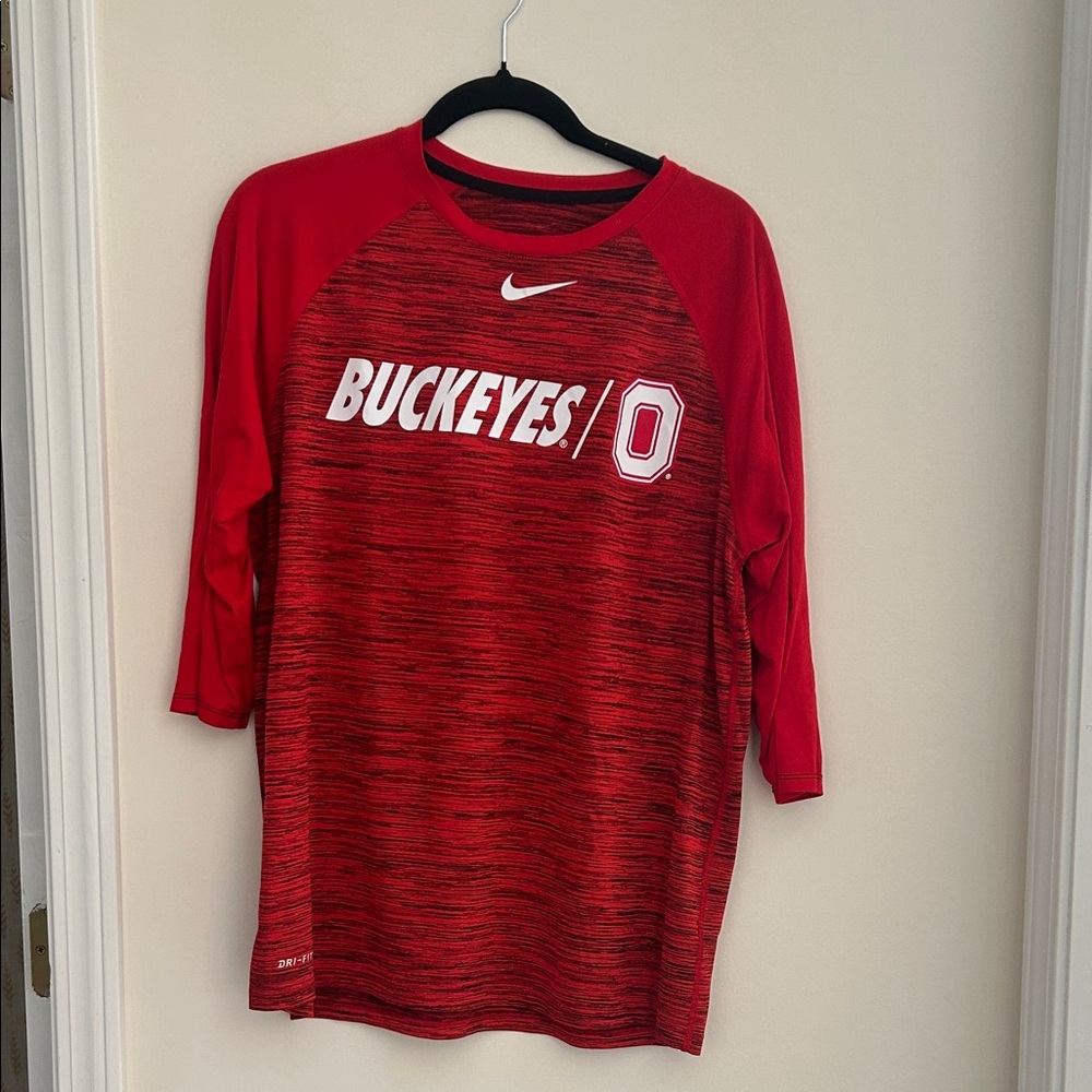 Men’s Ohio State quarter sleeve Nike Tee.